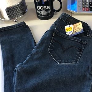 Levi’s bold curve sz 1M